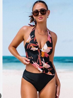 NWT Cupshe Wild Lily halter tank in size medium